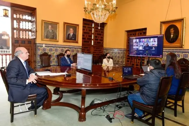 Conversatorio virtual transmitido desde Torre Tagle