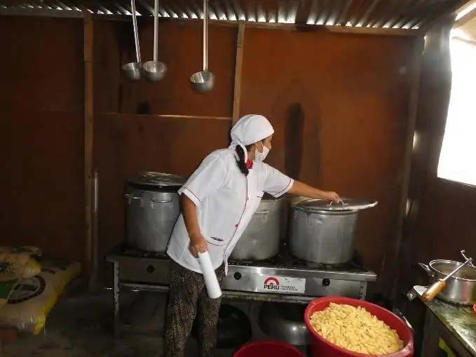 Preparación de alimentos para las familias beneficiarias